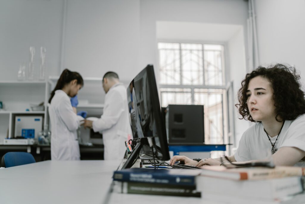 Inteligența artificială scoate la iveală o posibilă fraudă uriașă în cercetarea despre cancer