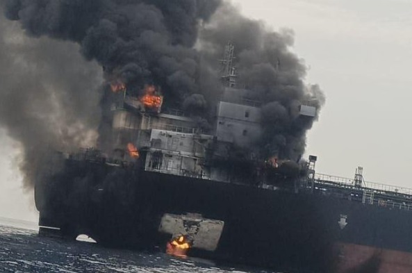 Un petrolier, lovit în Strâmtoarea Ormuz. Iranul anunță atacuri asupra bazelor americane din Bahrain și Kuweit