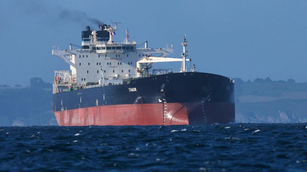 Un milion de euro amendă pentru un petrolier din „flota din umbră” a Rusiei
