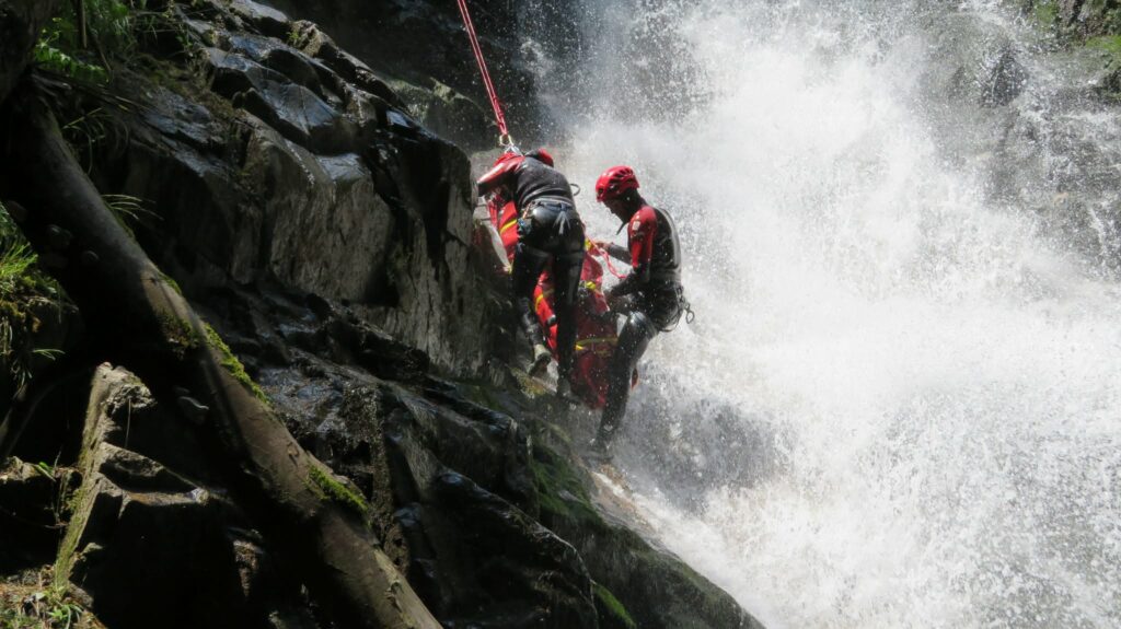 Salvamont: 16 persoane salvate de pe munte în ultimele 24 de ore