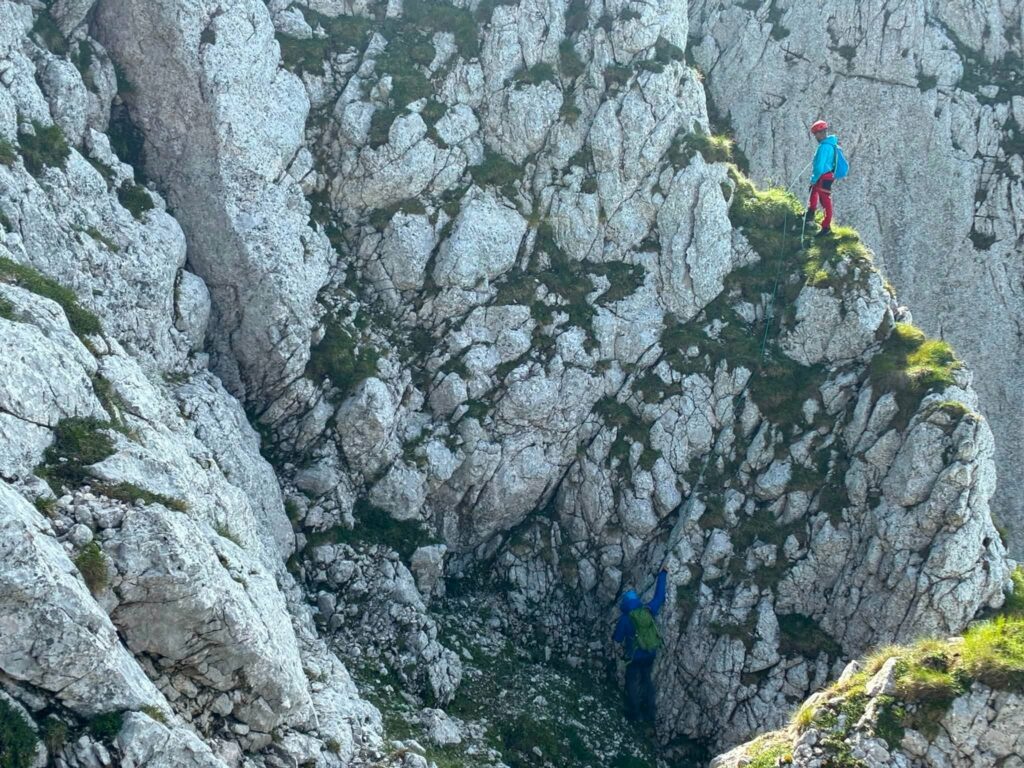 Intervenție de 7 ore pentru salvarea a 4 turiști blocați într-o zonă periculoasă din Piatra Craiului