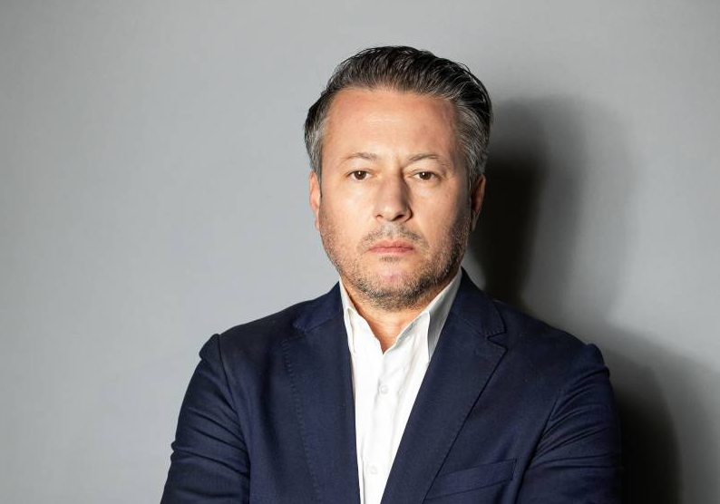 Ciprian Rogojan merge în instanță, după ce i-a fost respinsă contestația privind revocarea sa de la conducerea Teatrului Muzical Ambasadorii