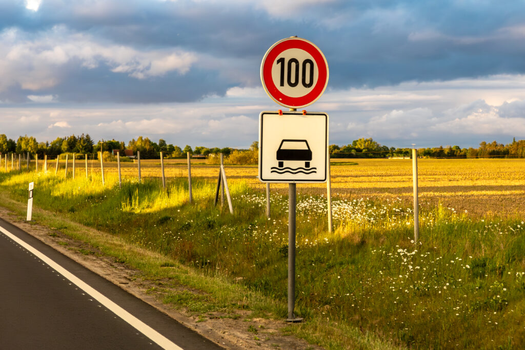Sfârșitul excesului de viteză? Bruxelles-ul ia în calcul limitarea automată a accelerației