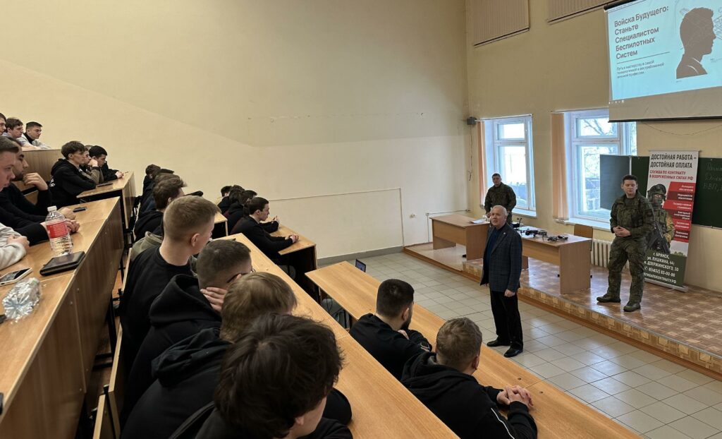 Rusia recrutează studenți pentru război. „A învățat trei luni să piloteze drone, apoi l-au trimis direct în măcel”