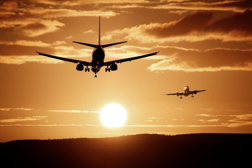Semnal de alarmă pentru Europa. Rezervele de combustibil pentru avioane sunt la limită