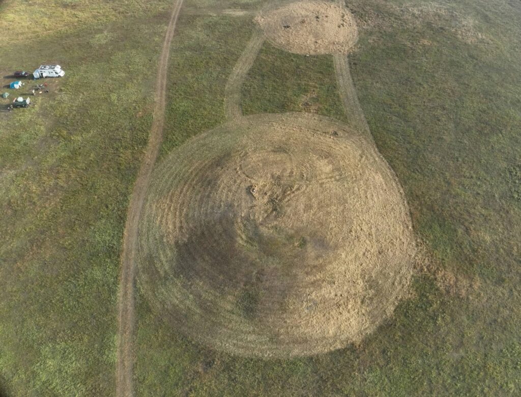 Descoperire arheologică rară în Iași: Trei morminte din epoci diferite, găsite într-o necropolă cu tumuli din lunca Jijiei