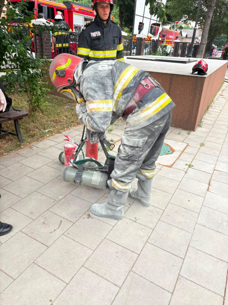 Incendiu la Centrul de Plasament din Pașcani: Degajări mari de fum, pompierii intervin pentru stingerea focului