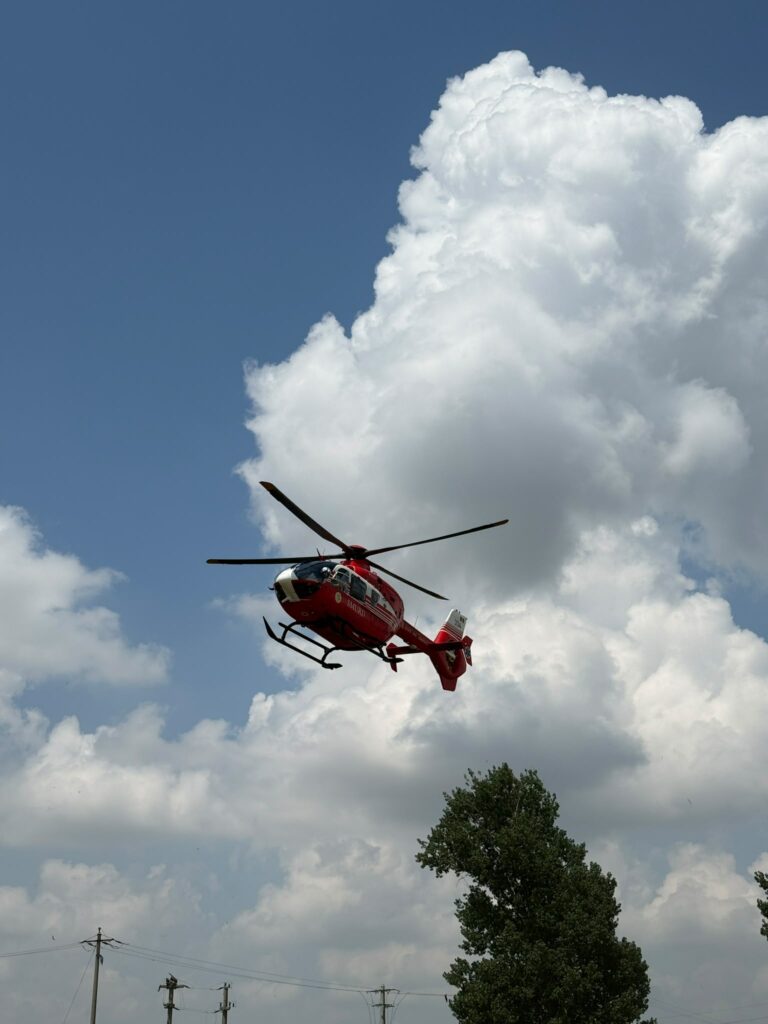 Accident feroviar grav în județul Ialomița. Două femei au murit iar doi copii au fost transportați de urgență cu elicopterele SMURD