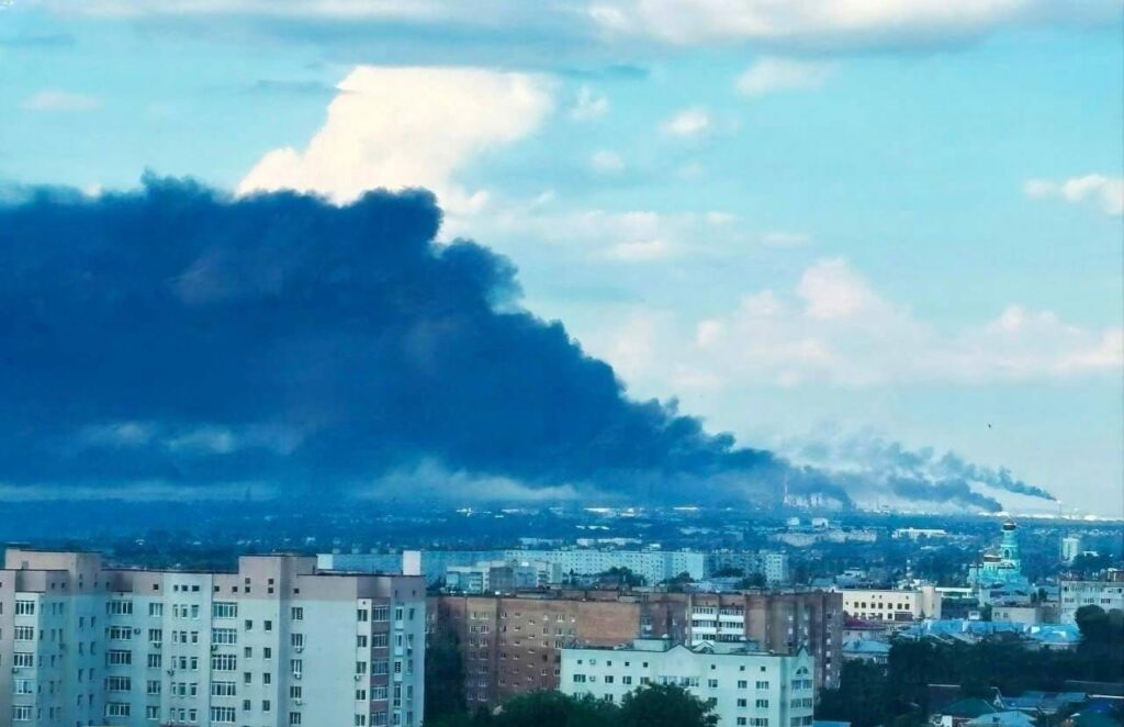 Ucraina lansează un nou atac asupra Rusiei. Drone au lovit o rafinărie de petrol Sizran