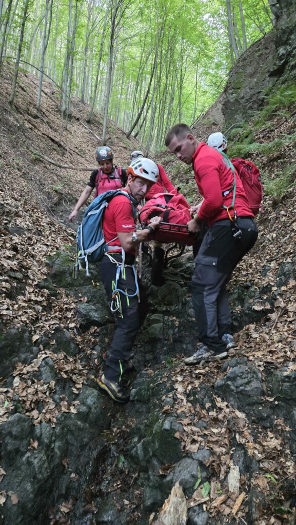 Motociclist de enduro rănit într-un accident în zona Cisnădioara. Intervin salvamontiștii