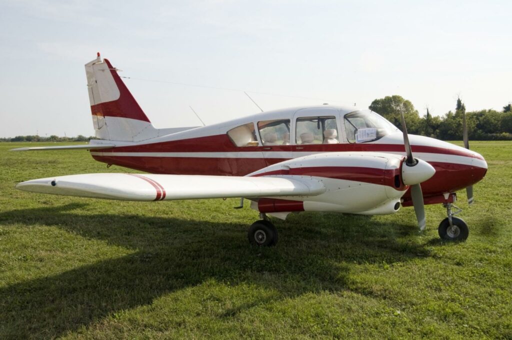 Licitație uimitoare în Spania: Un avion din anii 50 este scos la vânzare pentru doar 10 euro