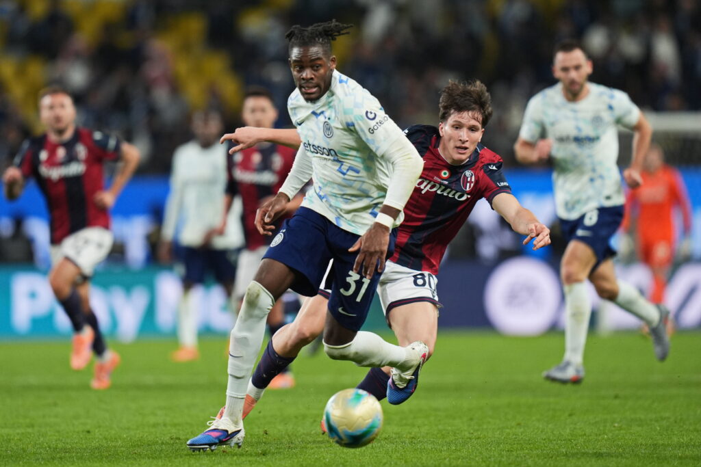 Inter îi prelungește contractul lui Yann Bisseck, unul dintre fundașii de bază ai lui Chivu