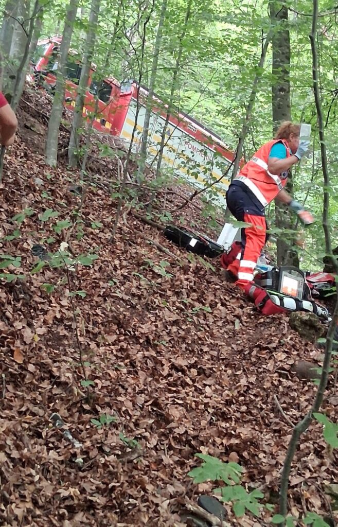 Accident tragic în Bihor: Un motociclist a murit după ce a căzut într-o râpă de 30 de metri