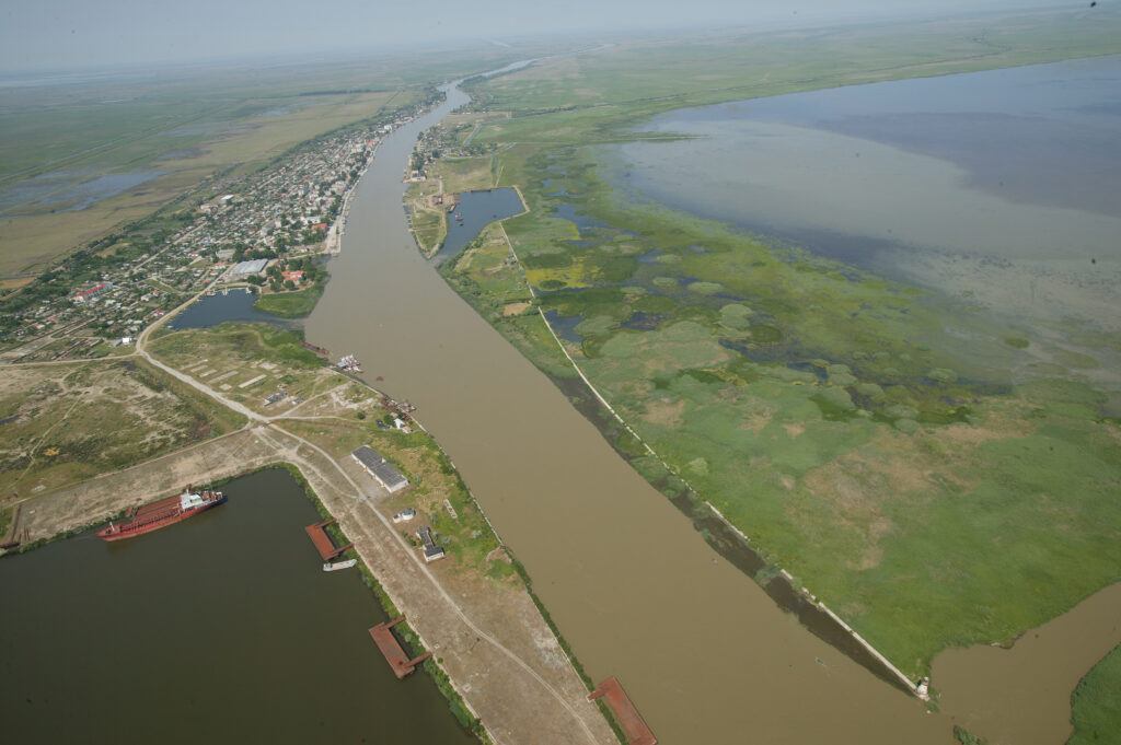 Marea Neagră înaintează pe Dunăre. Apa sărată poate ajunge la 25 km în interiorul Deltei. Pericol pentru apa potabilă