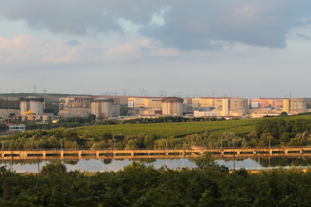 Directorul Centralei Nucleare de la Cernavodă spune că Unitatea 2 ar mai putea funcționa 10-11 zile, în urma intervențiilor de pe Dunăre