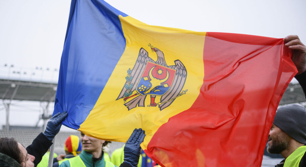 Turnul Eiffel ar putea fi iluminat în culorile Republicii Moldova. Reprezentanta Chișinăului la Paris caută 25.000 de euro