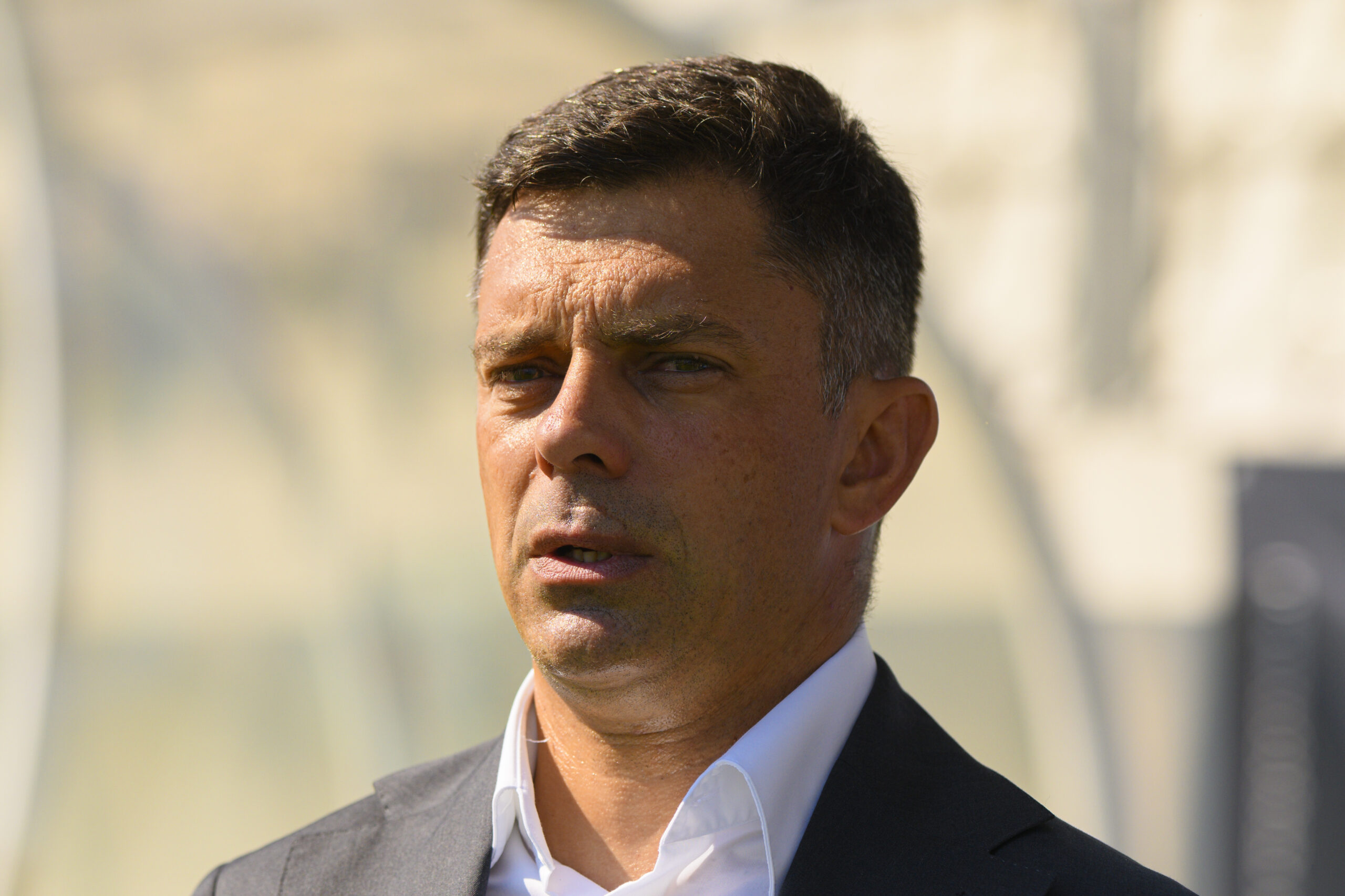 Dilema unui fost ministru al Sportului: „Suntem bărbați sau ce? Văd pantaloni scurți peste tot!”