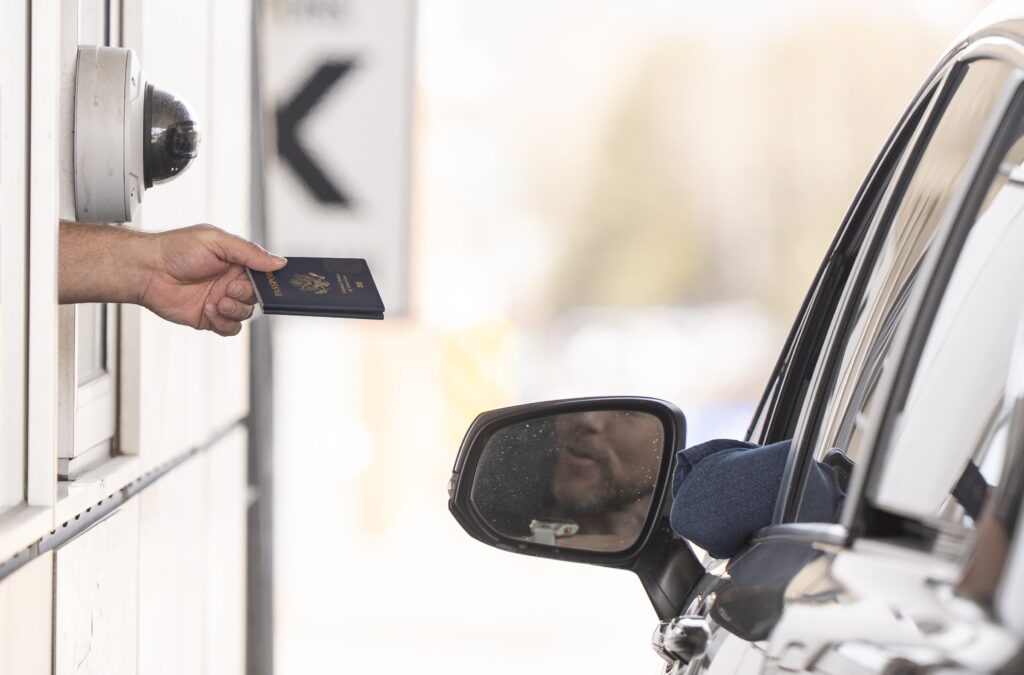 Adio drumuri repetate după țigări ieftine în Bulgaria. România limitează la 40 de pachete în 40 de zile