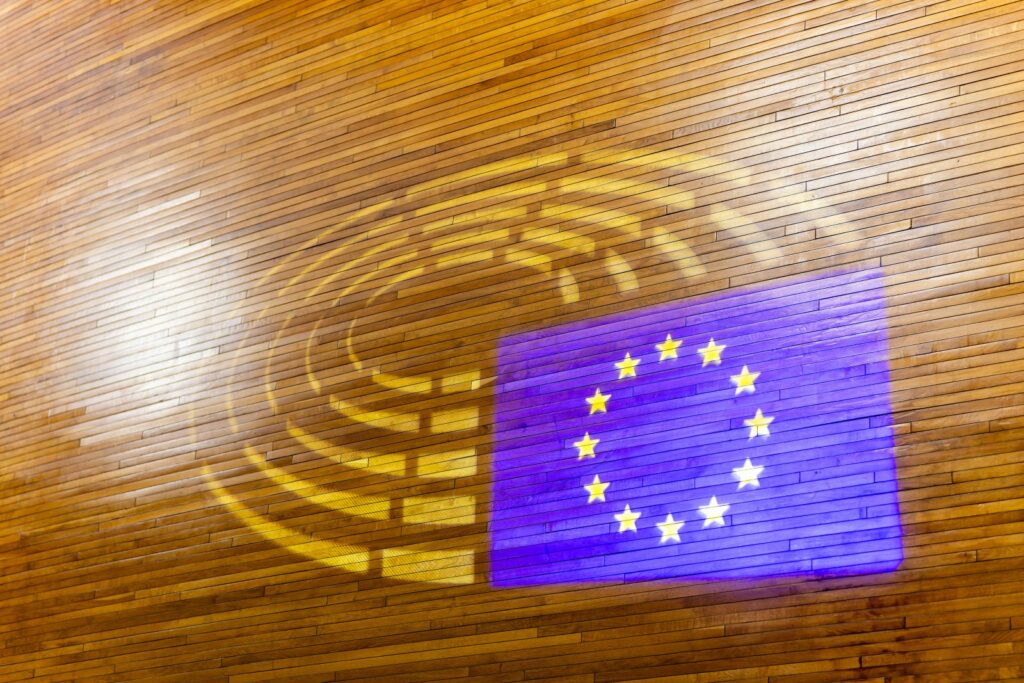 Eurobarometru: 73% dintre români consideră că țara a avut de câștigat prin apartenența la UE. Inflația rămâne principala preocupare