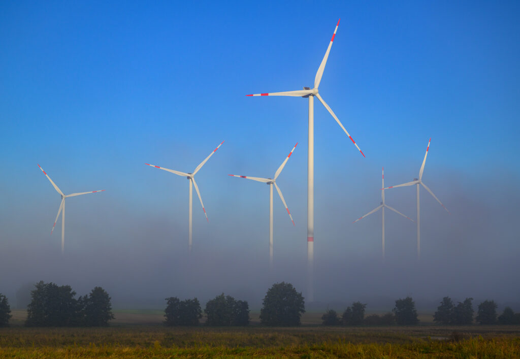 Vântul a scos temporar România din criza de energie: export la vârful de seară, iar dimineață eolienele dau 37% din producție