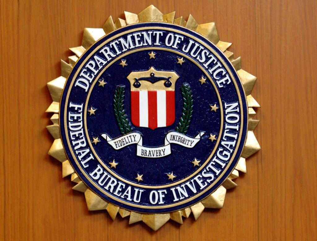 Un agent FBI a furat aproape 1 milion de dolari în criptomonede din conturile unui suspect. De ce a apelat la ChatGPT, când s-a simțit "chinuit de vinovăție"