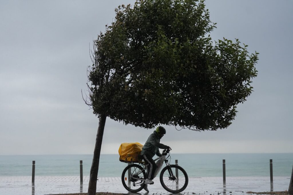 România, între caniculă și vijelii. ANM a emis mai multe avertizări meteo pentru următoarele două zile