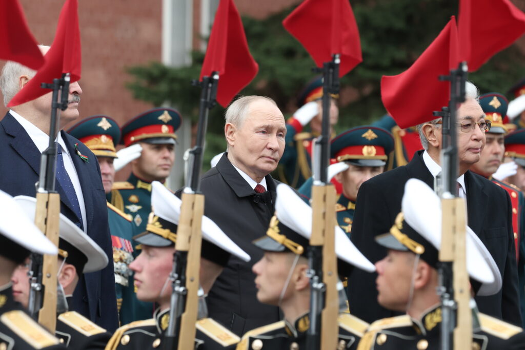 Bloomberg: Putin pregătește o escaladare a războiului din Ucraina. Rusia ia în calcul atacuri mai puternice asupra Kievului / La Moscova se vorbește tot mai des despre armele nucleare tactice