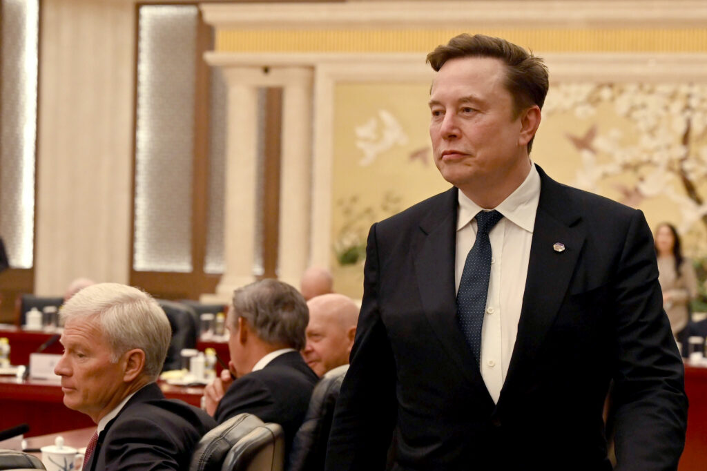 Zelenski îi acordă lui Elon Musk una dintre cele mai înalte distincții de stat ale Ucrainei