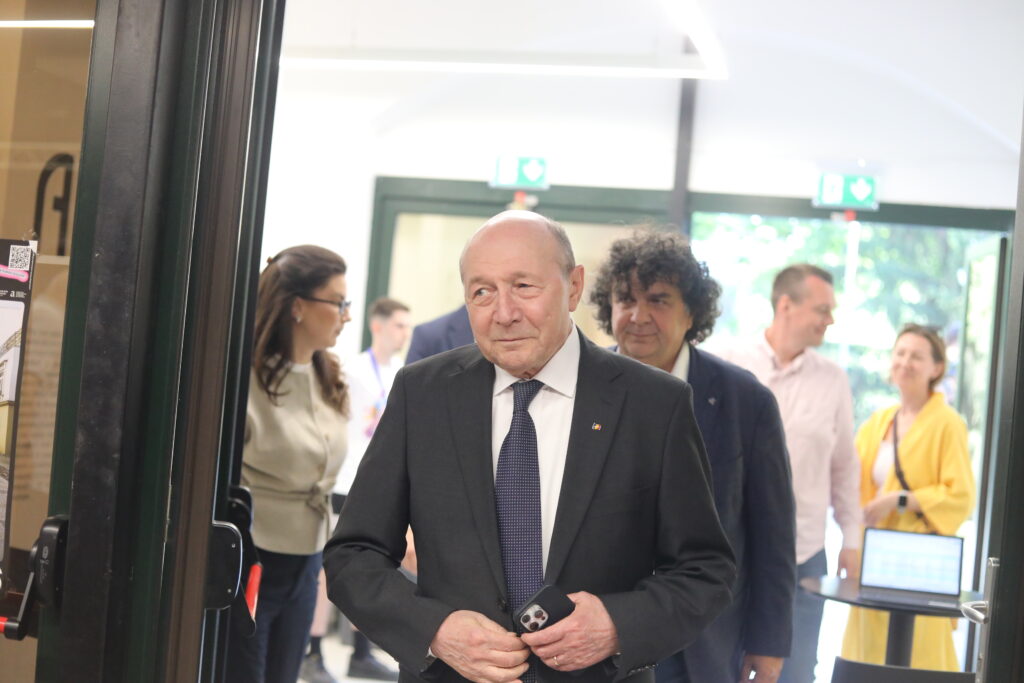 Traian Băsescu îl apără pe Bolojan după votul pe Legea Integrității: Liberalii au procedat corect. România nu se scaldă în bani