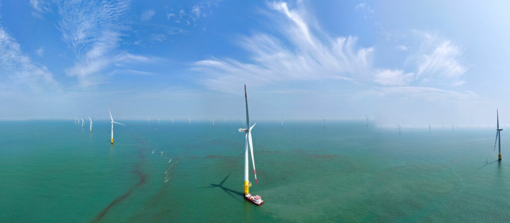 Ministerul Energiei propune trei perimetre eoliene offshore, cu o capacitate de 3,1 GW, pentru a putea fi concesionate în Marea Neagră. Proiectul, publicat cu o întârziere de peste 16 luni
