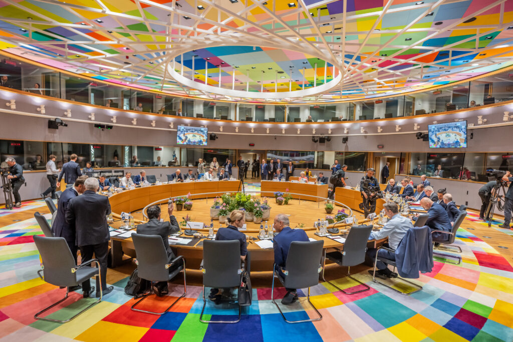 Poate Uniunea Europeană să dispară? Avertisment: UE nu a avut niciodată atât de mulți dușmani