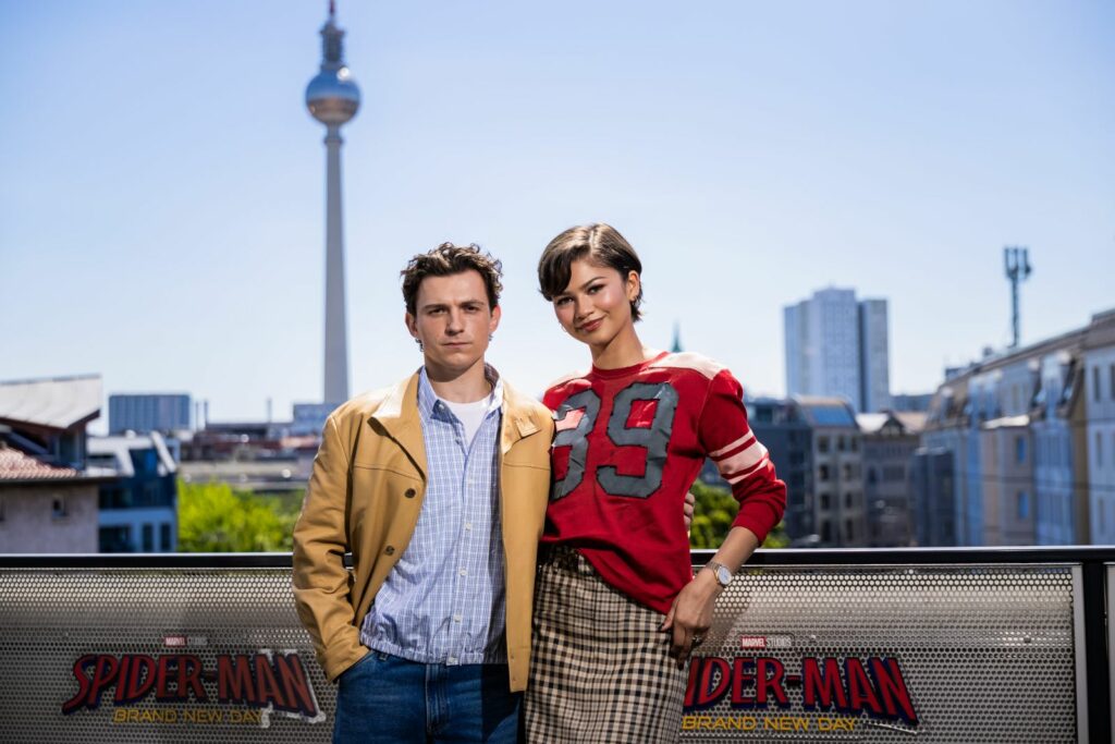 Cum ar fi arătat nunta secretă a lui Tom Holland și Zendaya. Domeniu de lux, flori sălbatice și fără telefoane