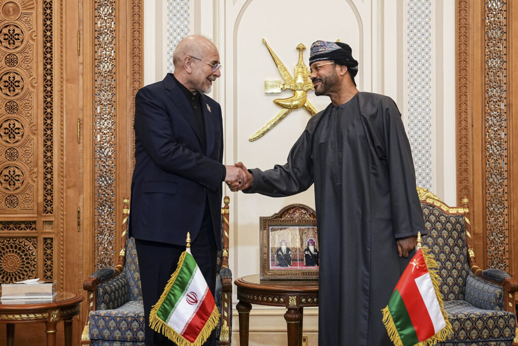 Iran și Oman sunt aproape de un acord pentru redeschiderea Strâmtorii Ormuz. Ce condiții pune Iranul