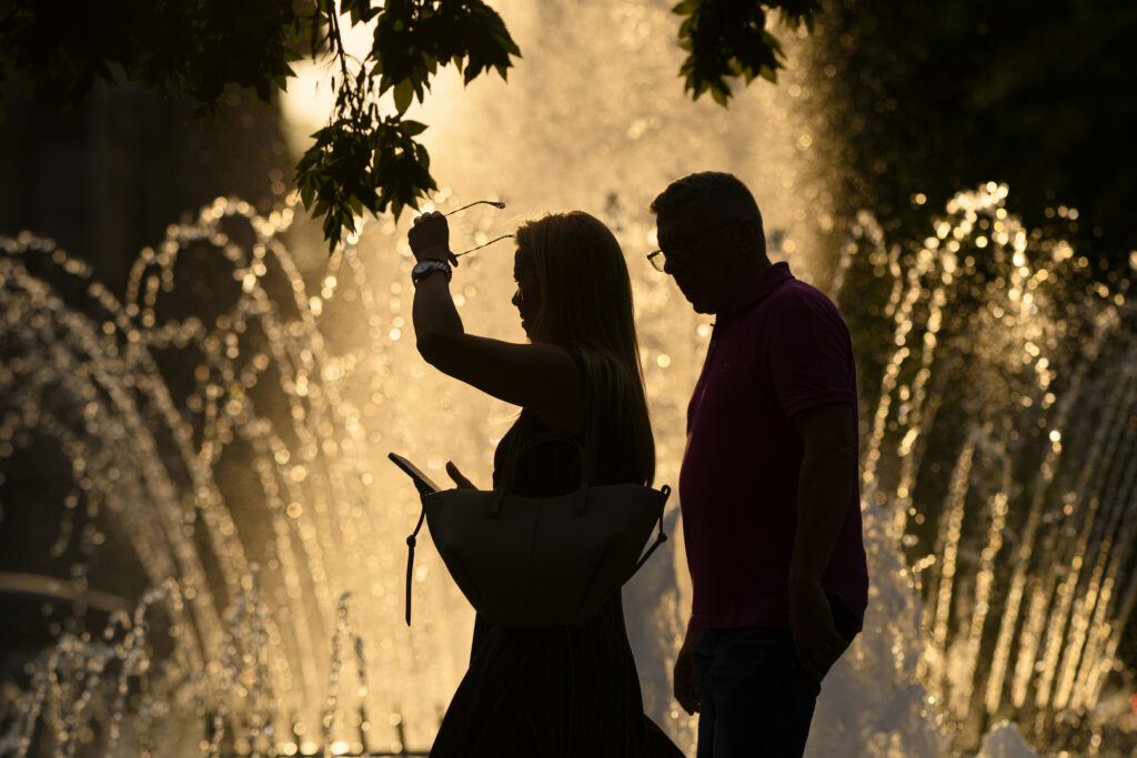 Căldură sufocantă în București, urmată de furtuni. Ce anunță ANM pentru weekend