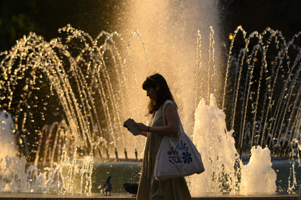 Vremea, călduroasă în București. Marți, Cod galben de caniculă și nopți tropicale