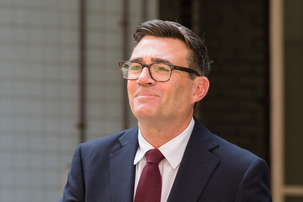 Burnham îl va primi pe Macron la Londra. Premierul Marii Britanii vrea relații mai strânse cu Franța și UE