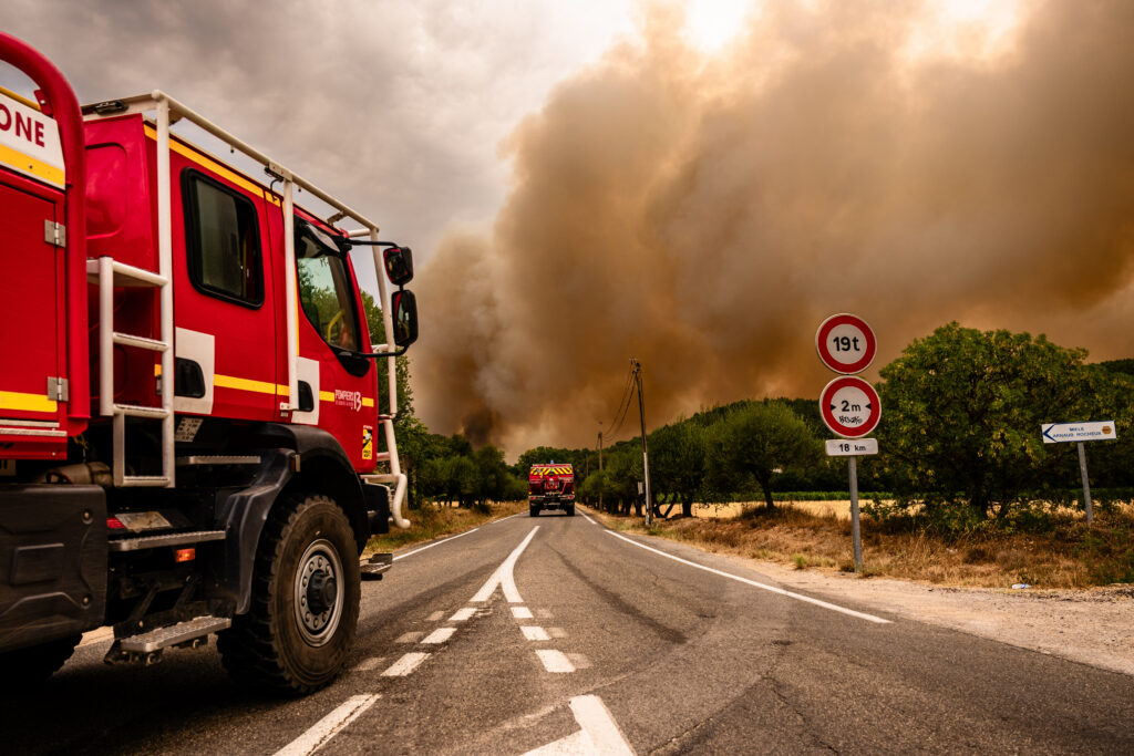 Franța: Peste 370 de persoane au fost arestate în contextul incendiilor de vegetație
