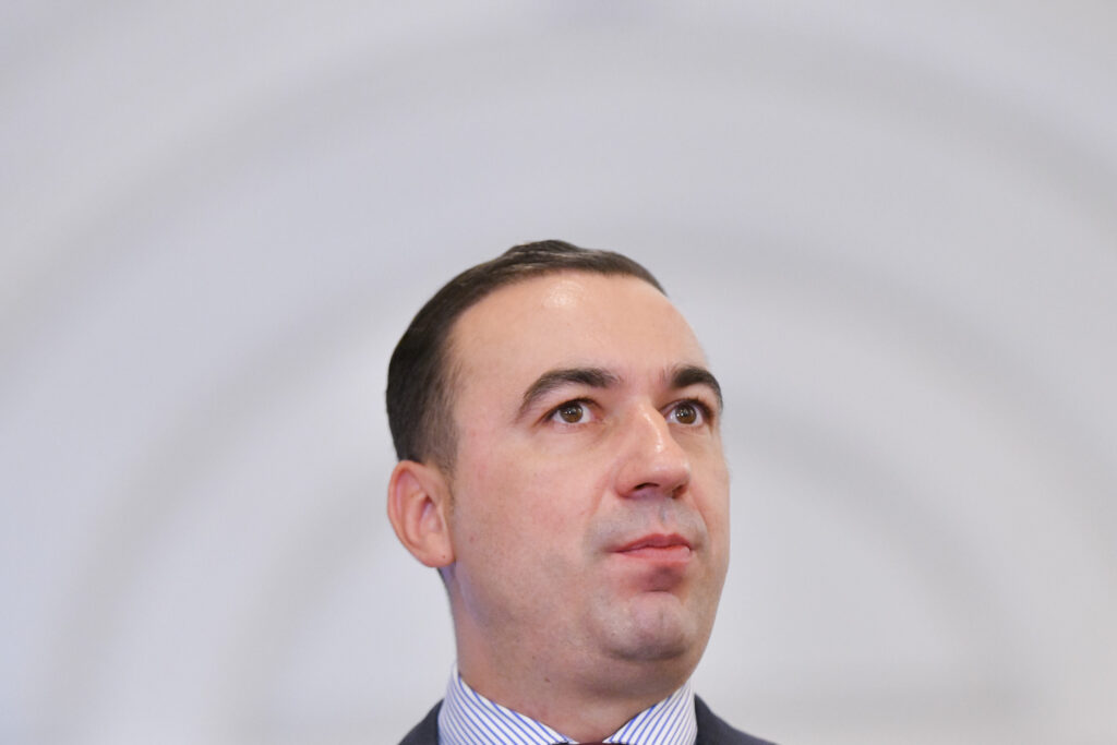„Mai bine de jumătate din ajutorul oferit de stat a fost înghițit instant”. Bogdan Ivan cere controale după creșterea prețurilor la motorină