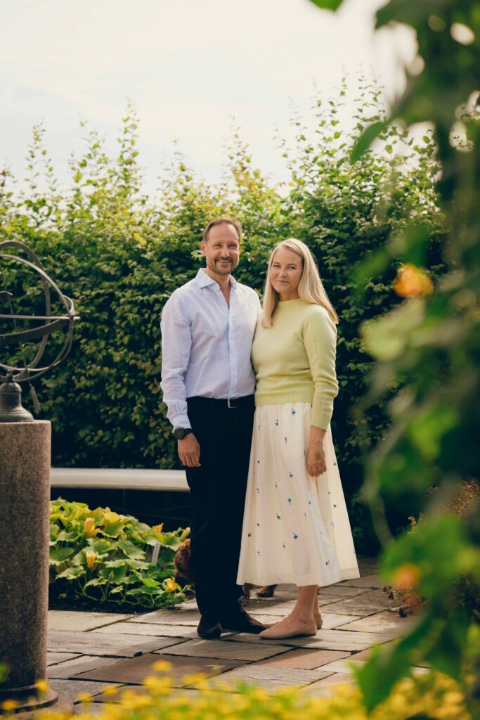 Cine este Haakon, noul rege al Norvegiei. Prințul care a vrut să fie cât mai departe de casă ajunge pe tron