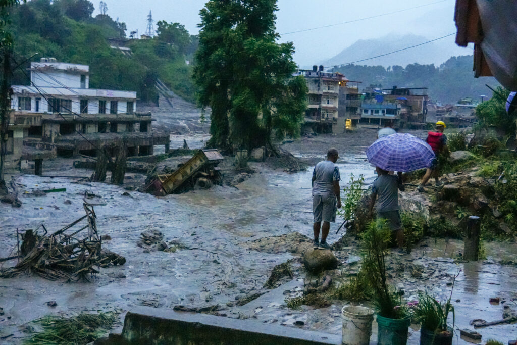 Nepalul refuză ajutorul extern pentru salvarea victimelor în urma inundațiilor catastrofale