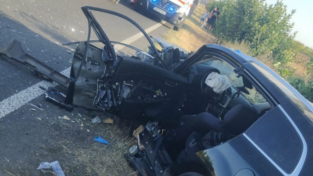 Accident pe un drum din Timiș. Un bărbat și două femei au ajuns la spital