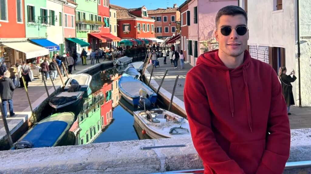"Mă simt mai în siguranță în București decât în Barcelona", spune jucătorul spaniol de la Dinamo