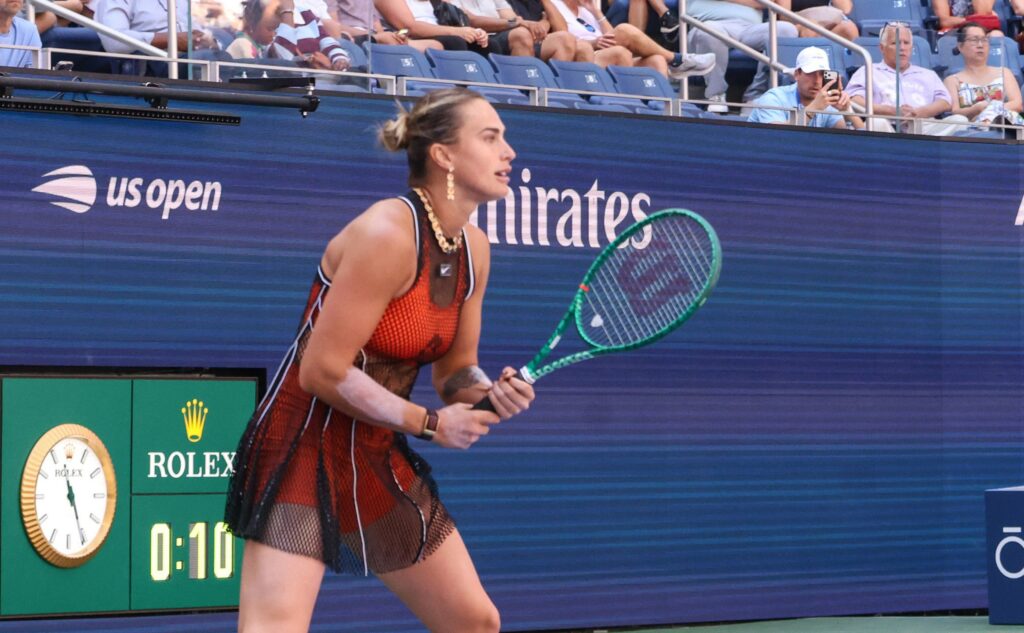 Aryna Sabalenka își începe apărarea titlului de la US Open cu o victorie în două seturi