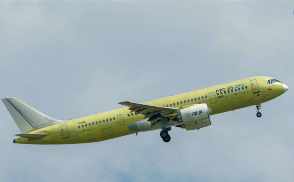 Rusia anunță primul zbor al unui avion de pasageri de serie construit fără componente occidentale