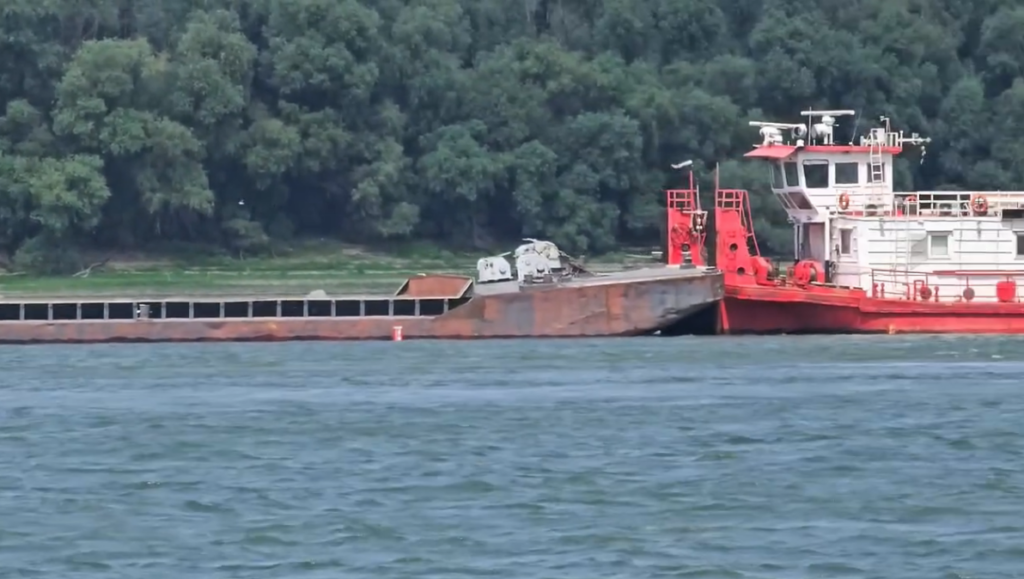 Operațiunea de scufundare a barjelor în Dunăre, pentru creșterea debitului la Cernavodă, s-a încheiat cu succes. Când sunt așteptate primele efecte