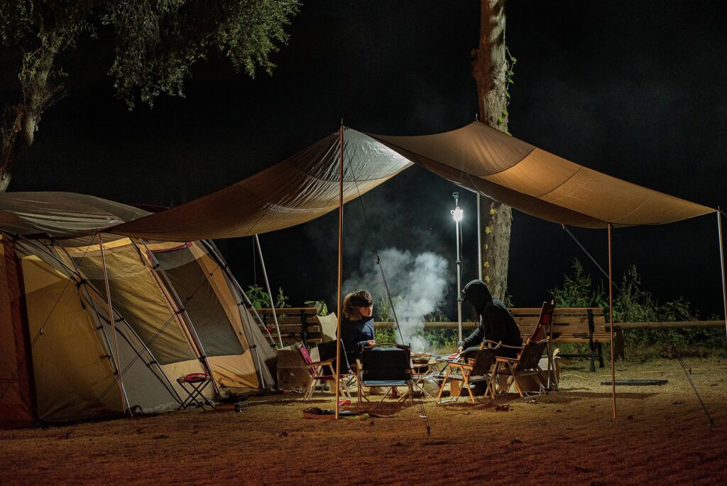 Scandal într-un cătun cu 17 case unde au apărut cinci campinguri în mai puțin de un an. Localnicii protestează