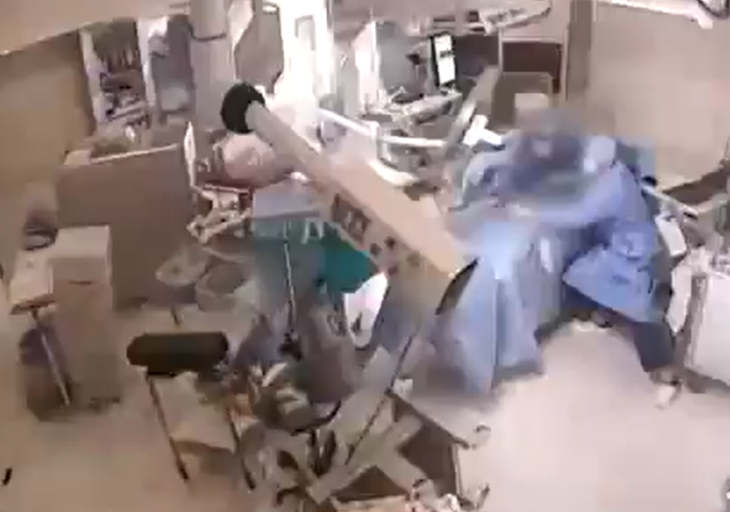 Imagini incredibile. Cum au reacționat câțiva chirurgi surprinși de un cutremur în timpul unei operații
