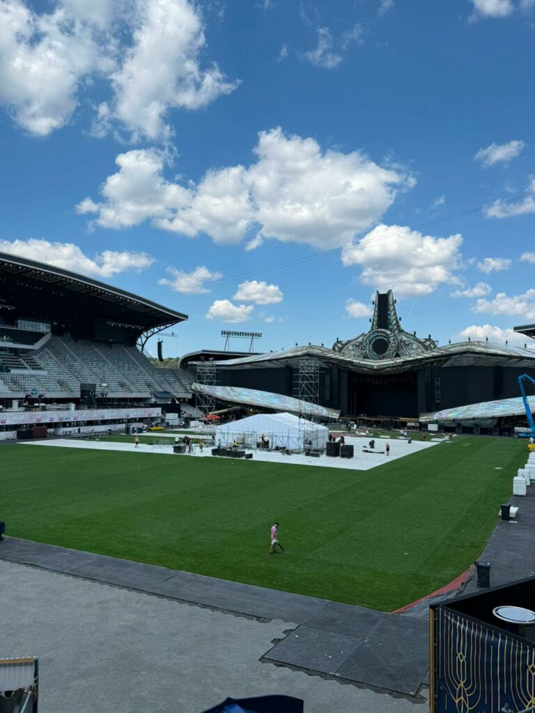 Cum arată gazonul de pe Cluj Arena după patru zile de Untold. Rezultatul este surprinzător