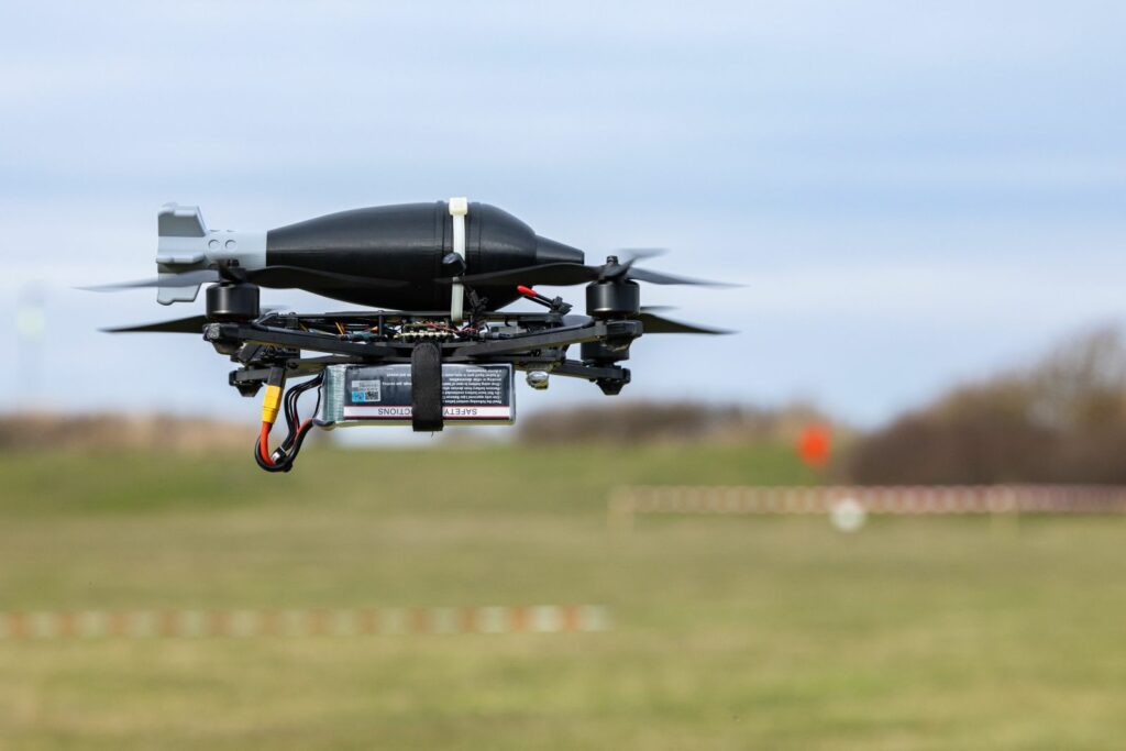 Noapte tensionată pe flancul estic al NATO: o dronă a fost doborâtă în Letonia, Finlanda a luat măsuri de precauție