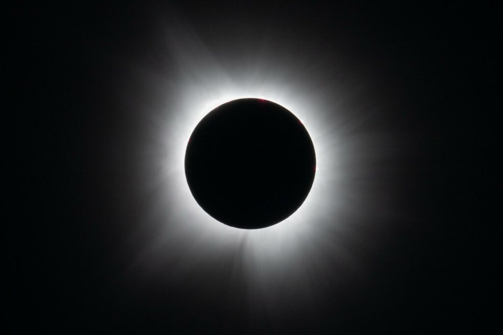 NASA trimite un avion să "prindă" umbra eclipsei. Misiunea care va prelungi întunericul total la aproape trei minute